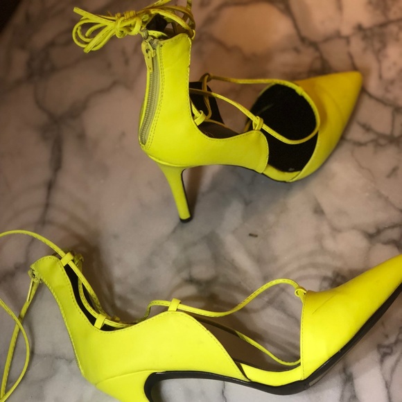 Pointy Toe Lace Up Stiletto Pump - Picture 3 of 7